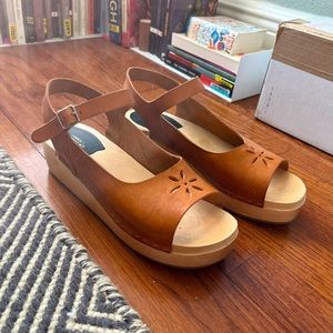 Swedish Hasbeens Blonde Leather and wooden platform clog sandals size 39
